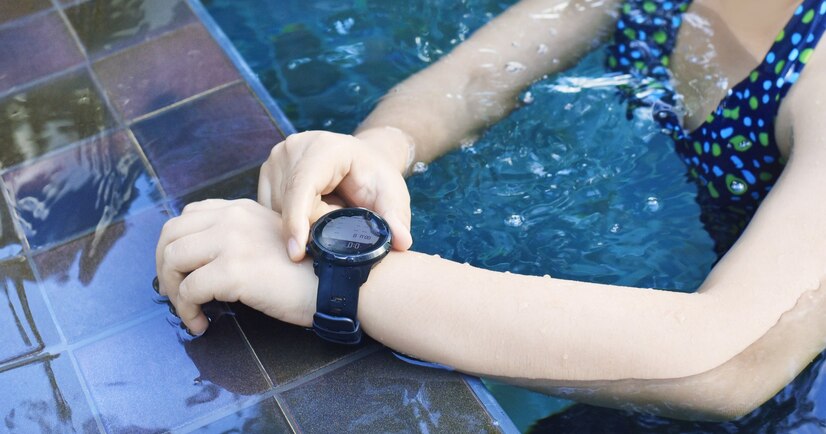 Best fitness tracker hot sale for swimming laps